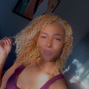 Meet your Posher, Alexis